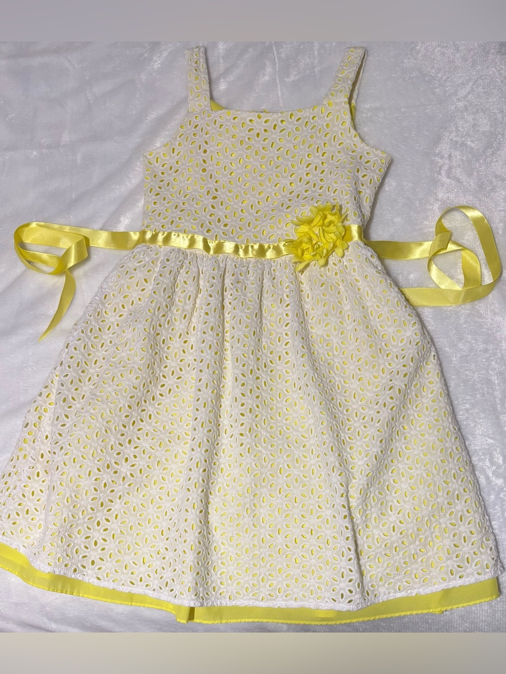 Girl’s-Kids ivory eyelet dress with a bright yellow under layer EUC